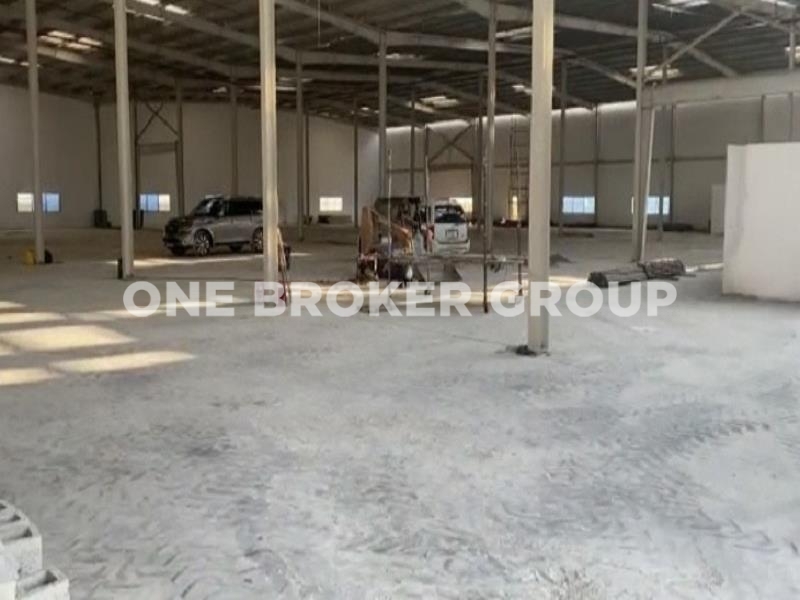 WELL-MAINTAINED WH 8400SQFT RENT 27AED NO TAX-pic_2